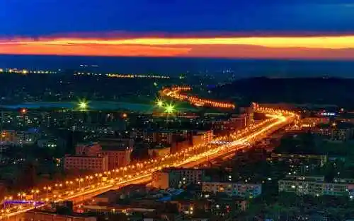 夜幕下的乌鲁木齐