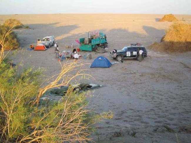 我們?cè)诹_布泊的營(yíng)地