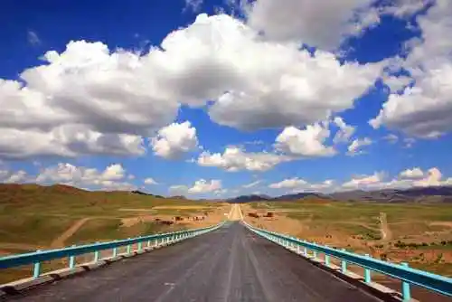 新疆阿拉山口国防公路