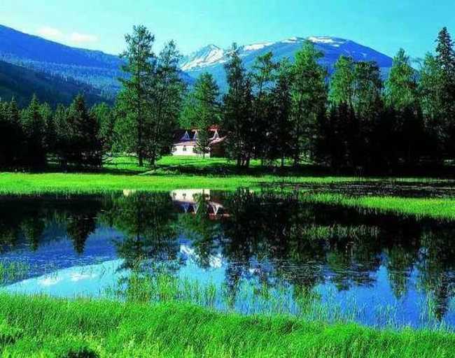 美丽的哈纳斯湖