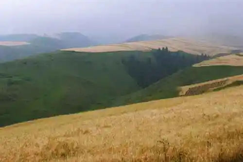 新疆半截沟风光