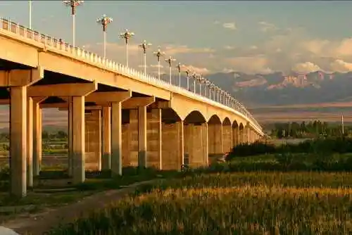 新疆伊犁河二桥雄姿