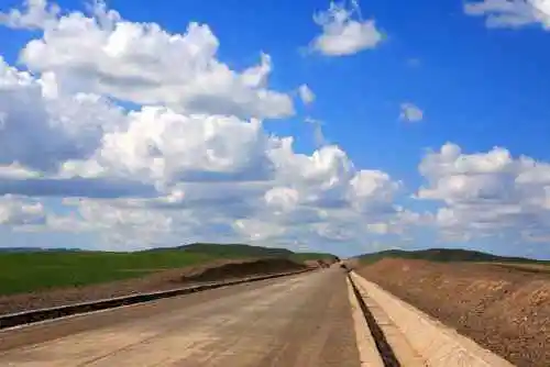 新疆阿拉山口国防公路