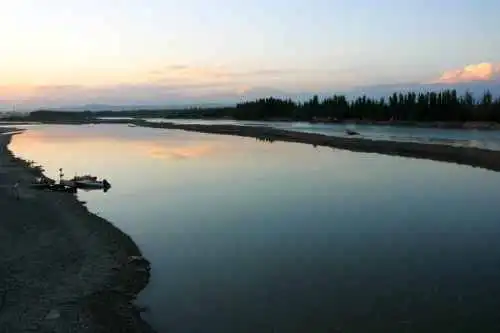 新疆伊犁河的晚霞