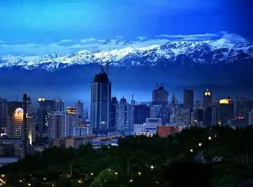 夜幕下的乌鲁木齐