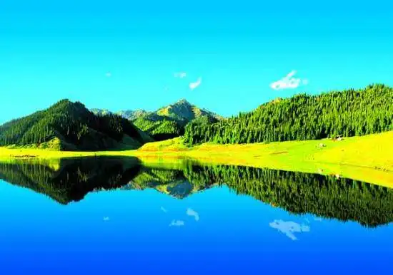 天山大峡谷风光图片