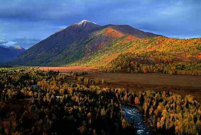 新疆喀纳斯湖畔,图一