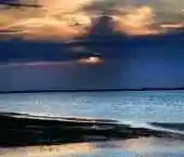 夕阳西下的青格达湖