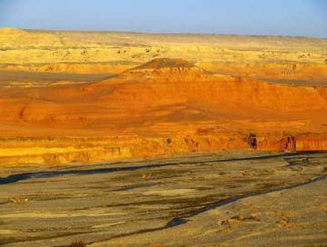 全国平均降水量和降水日数最少的县