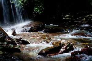 林城贵阳.黄果树瀑布.荔波小七孔.西江千户苗寨 双飞6日游