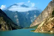 成都、峨嵋（半山）、乐山、九寨、黄龙（或牟尼沟）四飞八日