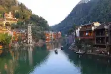 玩美湘西-长沙.韶山.张家界.天子山.金鞭溪.芙蓉古镇.天门山.凤凰古城双飞8日游线路缩略图