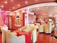 河畔酒店,图一