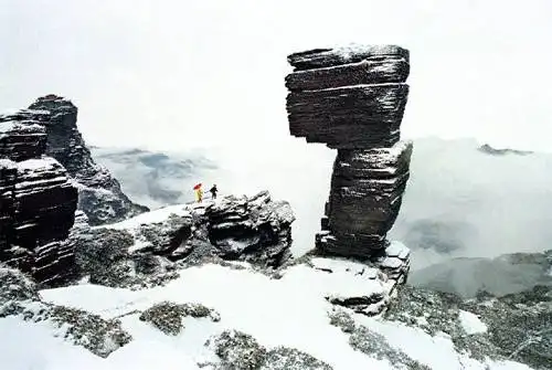 爱她 就让他背你上梵净山千层佛梯