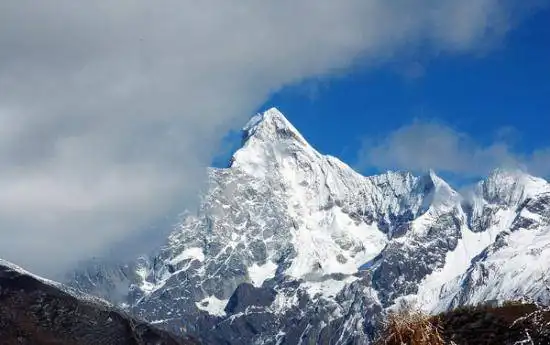 终年银装素裹 如同白衣仙女 四姑娘山自助登山