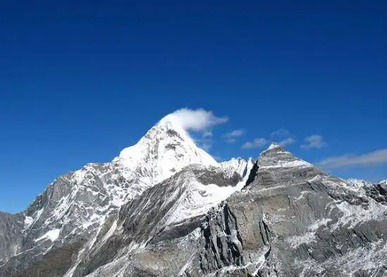 终年银装素裹 如同白衣仙女 四姑娘山自助登山
