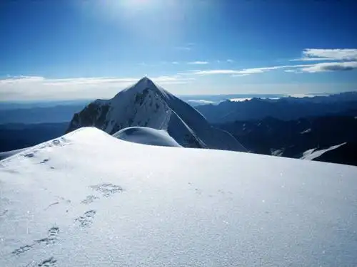 四川雀儿美山尤抱琵琶半遮面 今日踏雪一观