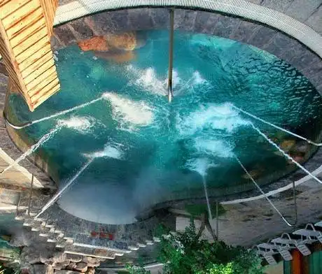 九曲湾温泉度假村 广西自驾游首选