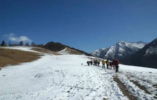 终年银装素裹 如同白衣仙女 四姑娘山自助登山