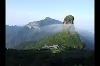 爱她 就让他背你上梵净山千层佛梯