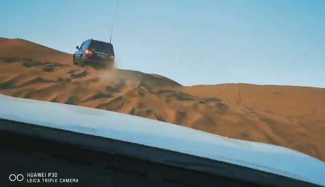 库姆塔格沙漠玩沙子视频